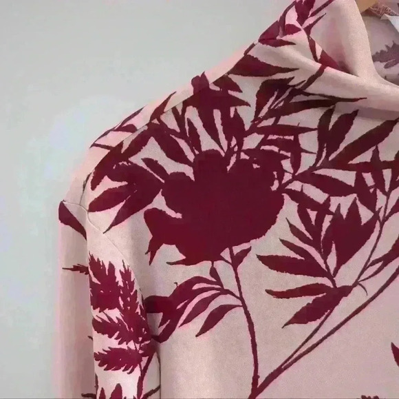 🌴2/$25🌴LIZ CLAIBORNE | Women's Pink//Red Colourblock Floral Turtleneck Top - Picture 2 of 4